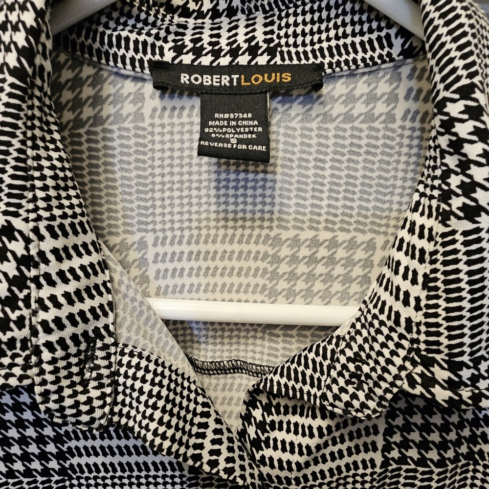 Like New Robert Louis long sleeve.